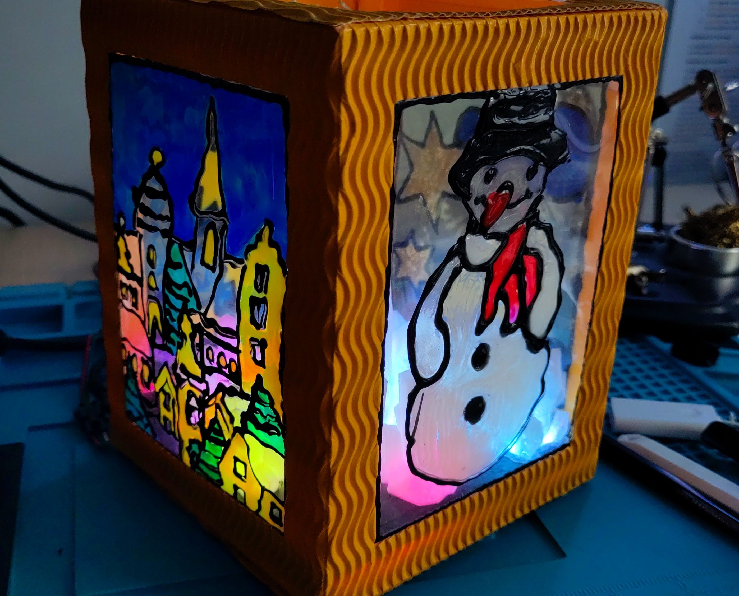 Die fertige Lampe leuchtet